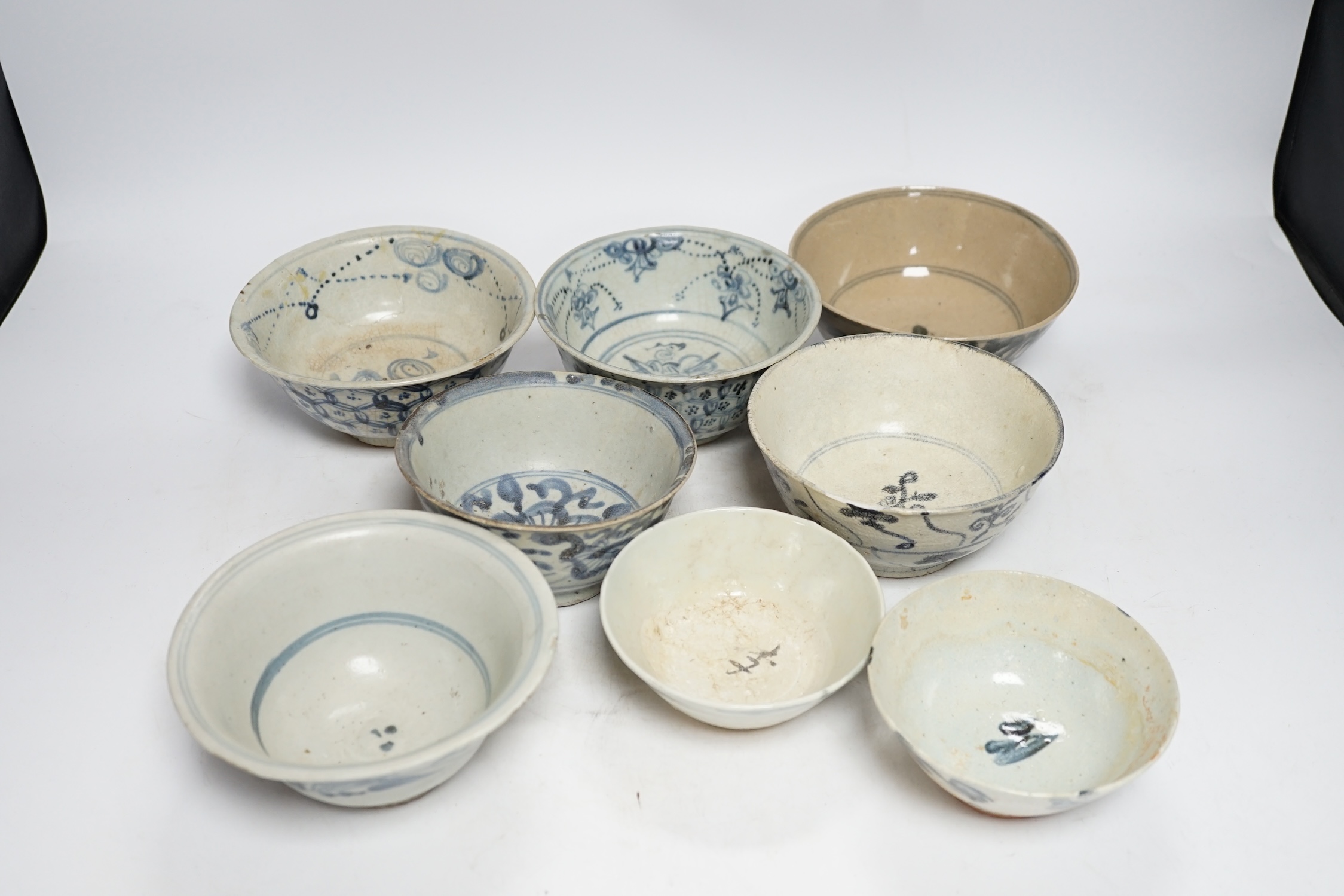 A group of eight Chinese Ming blue and white bowls, 16th/17th century, largest 15.5cm diameter